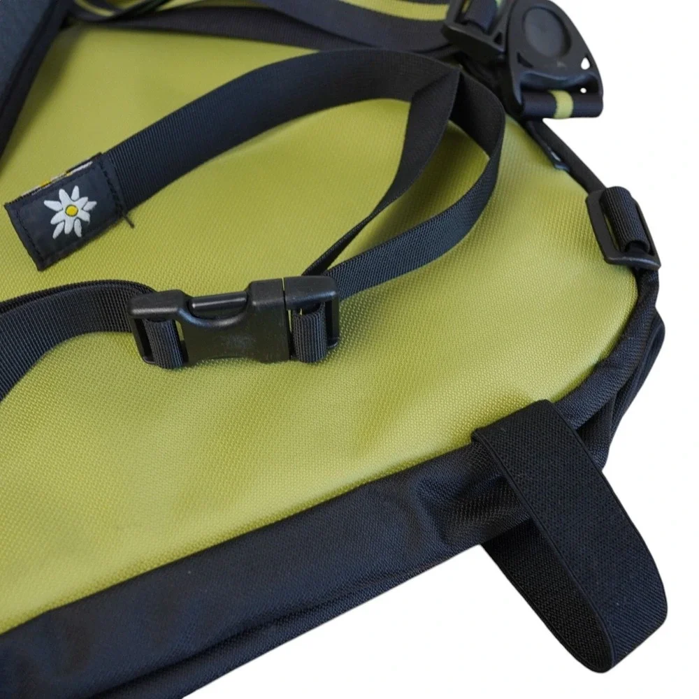 NWOT Sherpani Crossbody Yoga‎ Bag Daisies Green & Black Messenger Bag